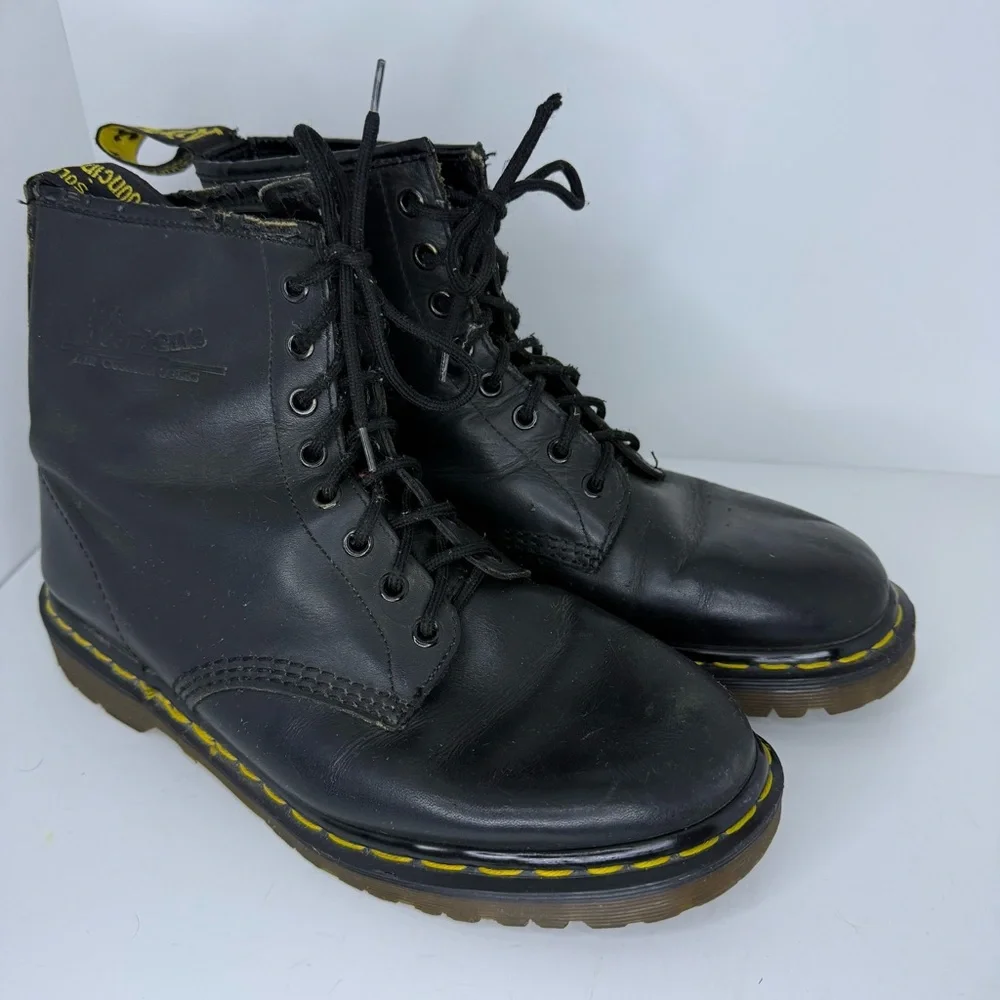 Dr.‎ Martens Air Wair Original Lace Up Black Boot Mens Size 8 or Womens size 10